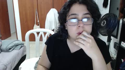 PeachSalinger online show from September 16, 2025, 1:06 am