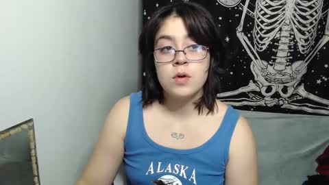 PeachSalinger online show from September 23, 2025, 8:39 am