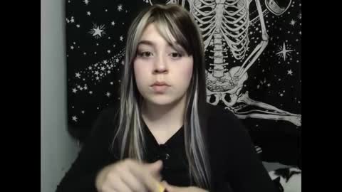 PeachSalinger online show from September 25, 2025, 2:59 am