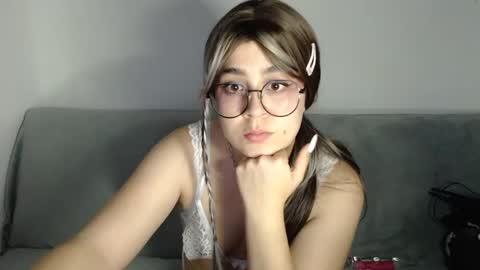 PeachSalinger online show from September 27, 2025, 8:08 am