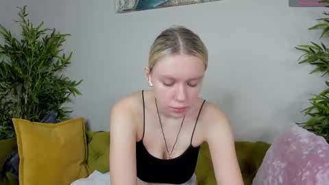 Snapshot of river_stoynee chatting on October 4, 2025, 1:25 am river_stoynee online show from October 4, 2025, 1:25 am