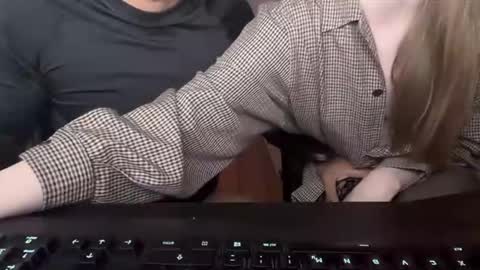 couplesexhot online show from April 8, 2026, 7:25 pm