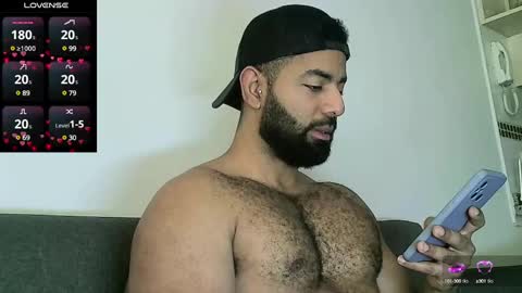 Snapshot of roa32sebas chatting on January 13, 2025, 3:47 pm SebasRoa online show from January 13, 2025, 3:47 pm