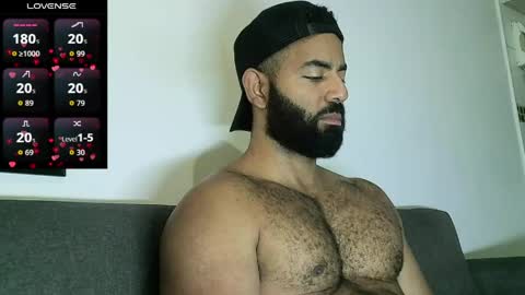 SebasRoa online show from April 15, 2026, 5:53 pm