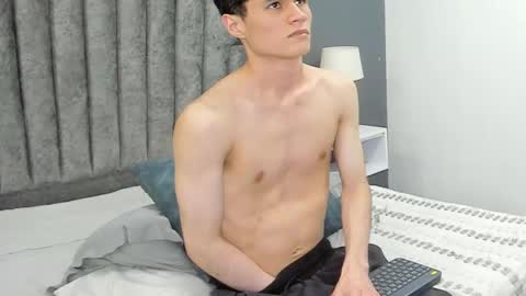 Roan Birkin online show from March 4, 2025, 1:45 am