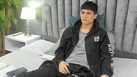 Roan Birkin online show from March 4, 2025, 10:49 pm