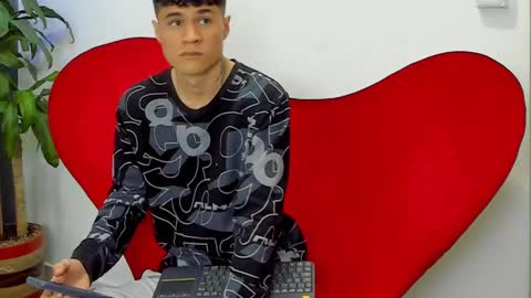 Roan Birkin online show from March 10, 2025, 1:34 am