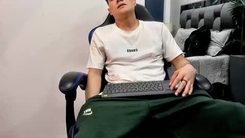 Roan Birkin online show from October 14, 2025, 8:31 pm