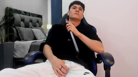 Roan Birkin online show from October 20, 2025, 8:42 pm