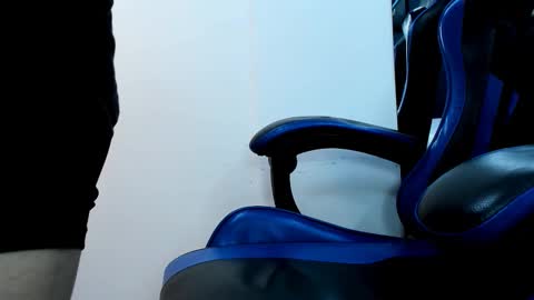 Roan Birkin online show from December 13, 2025, 7:53 pm