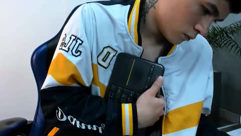 Roan Birkin online show from December 15, 2025, 8:02 pm