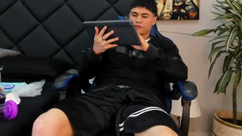 Roan Birkin online show from April 16, 2026, 9:39 pm