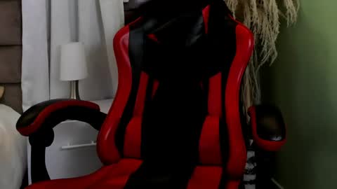 Snapshot of roan_birkin chatting on April 22, 2026, 9:05 pm Roan Birkin online show from April 22, 2026, 9:05 pm