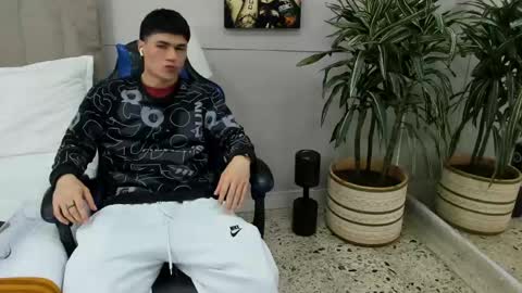 Snapshot of roan_birkin chatting on April 23, 2026, 7:38 pm Roan Birkin online show from April 23, 2026, 7:38 pm