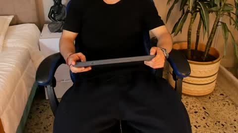 Snapshot of roan_birkin chatting on April 26, 2026, 7:22 pm Roan Birkin online show from April 26, 2026, 7:22 pm
