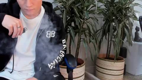 Snapshot of roan_birkin chatting on April 30, 2026, 7:42 pm Roan Birkin online show from April 30, 2026, 7:42 pm