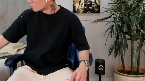 Snapshot of roan_birkin chatting on May 7, 2026, 8:25 pm Roan Birkin online show from May 7, 2026, 8:25 pm