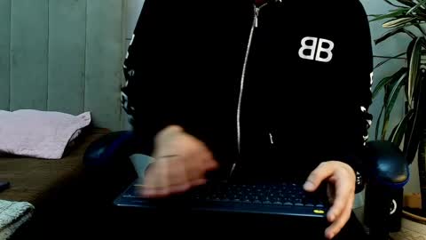 Snapshot of roan_birkin chatting on May 25, 2026, 7:42 pm Roan Birkin online show from May 25, 2026, 7:42 pm