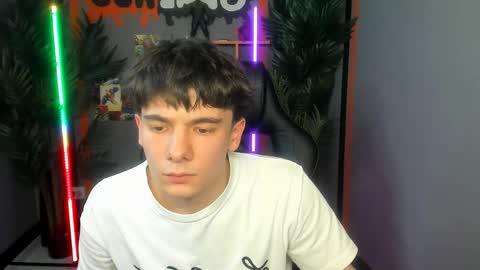 Snapshot of robbie_reyes chatting on May 29, 2026, 3:43 pm Robbie online show from May 29, 2026, 3:43 pm