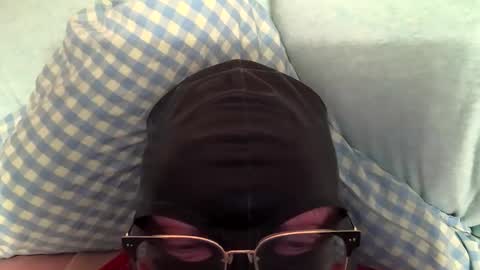 Robbi online show from May 19, 2026, 4:08 am