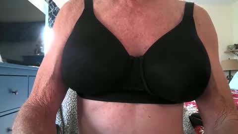 robert online show from December 5, 2025, 6:59 pm