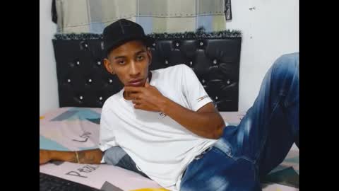 Snapshot of roberthycami2123 chatting on December 4, 2025, 4:11 am roberthycami2123 online show from December 4, 2025, 4:11 am