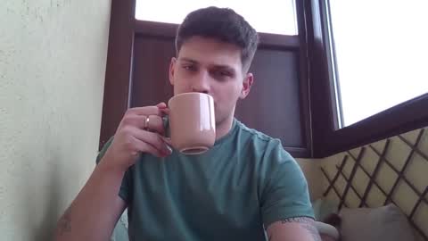 Snapshot of roberto_twink1 chatting on February 11, 2026, 9:58 am Roberto online show from February 11, 2026, 9:58 am