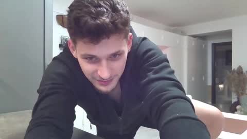 Snapshot of roberto_twink1 chatting on February 12, 2026, 4:24 pm Roberto online show from February 12, 2026, 4:24 pm