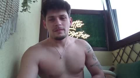 Snapshot of roberto_twink1 chatting on April 1, 2026, 10:16 am Roberto online show from April 1, 2026, 10:16 am