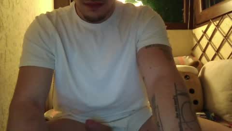 Snapshot of roberto_twink1 chatting on April 7, 2026, 5:35 pm Roberto online show from April 7, 2026, 5:35 pm