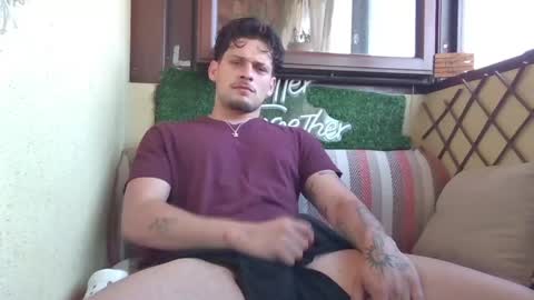 Snapshot of roberto_twink1 chatting on May 27, 2026, 6:32 am Roberto online show from May 27, 2026, 6:32 am