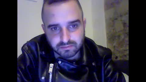 Snapshot of robertoredo chatting on January 19, 2025, 12:06 am Roberto online show from January 19, 2025, 12:06 am