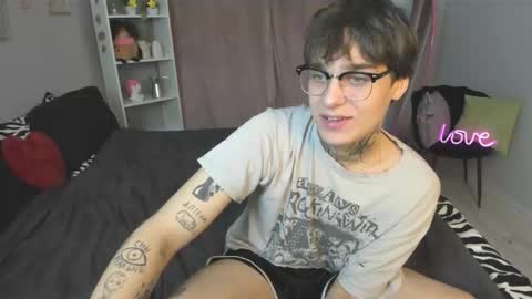 Snapshot of roberttate_ chatting on November 26, 2025, 5:14 pm RobertTate online show from November 26, 2025, 5:14 pm