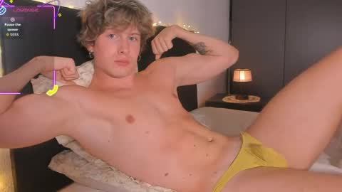 robfavorite1 online show from May 17, 2026, 11:45 pm