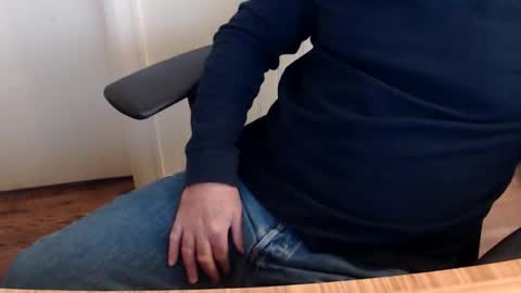 robidan6923 online show from October 28, 2025, 2:31 pm