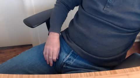 robidan6923 online show from November 17, 2025, 2:01 pm