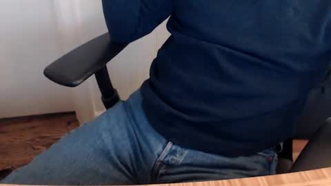 robidan6923 online show from December 1, 2025, 2:00 pm