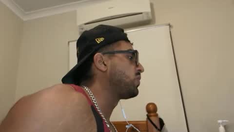 robin1036 online show from April 8, 2026, 10:48 am