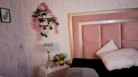 Snapshot of robinbennett chatting on December 18, 2025, 12:11 pm robin D online show from December 18, 2025, 12:11 pm