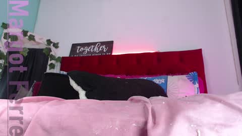 Snapshot of robinsonbaker chatting on December 4, 2024, 6:44 am Margot Ferrer online show from December 4, 2024, 6:44 am