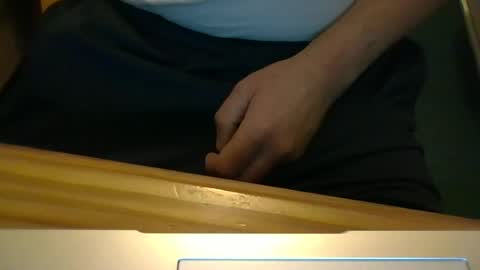 Snapshot of robjh1273 chatting on June 18, 2026, 8:36 am Roger online show from June 18, 2026, 8:36 am