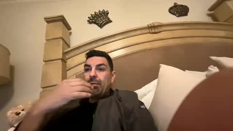 Snapshot of roblatino12 chatting on December 14, 2024, 11:01 pm roblatino12 online show from December 14, 2024, 11:01 pm