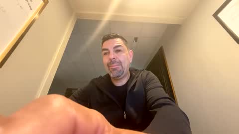 Snapshot of roblatino12 chatting on March 8, 2025, 12:52 pm roblatino12 online show from March 8, 2025, 12:52 pm