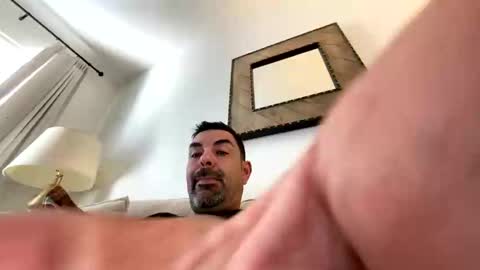 Snapshot of roblatino12 chatting on November 15, 2025, 7:43 pm roblatino12 online show from November 15, 2025, 7:43 pm