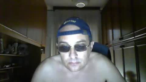 robertino online show from March 9, 2025, 1:26 pm