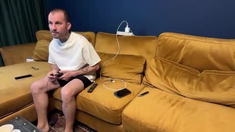 rocco755069 online show from April 7, 2026, 9:10 am