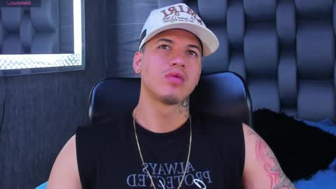 rocco_santos online show from November 9, 2025, 12:42 am