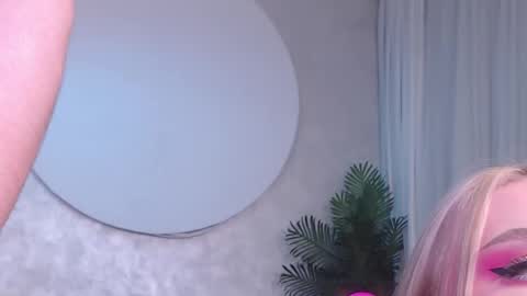 Lina and Den online show from November 23, 2025, 5:29 am