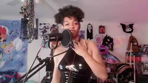 Snapshot of roelliitheecchi chatting on June 17, 2026, 3:35 pm Roellii Pinky online show from June 17, 2026, 3:35 pm