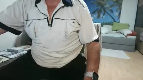 rolandloser1000 online show from September 11, 2025, 6:41 pm